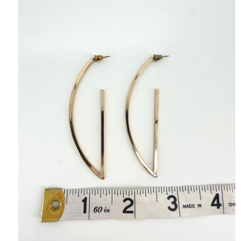 Gold Tone Geometric D-Shape Hoop Earrings Minimalist Statement Post Back - Picture 4 of 6